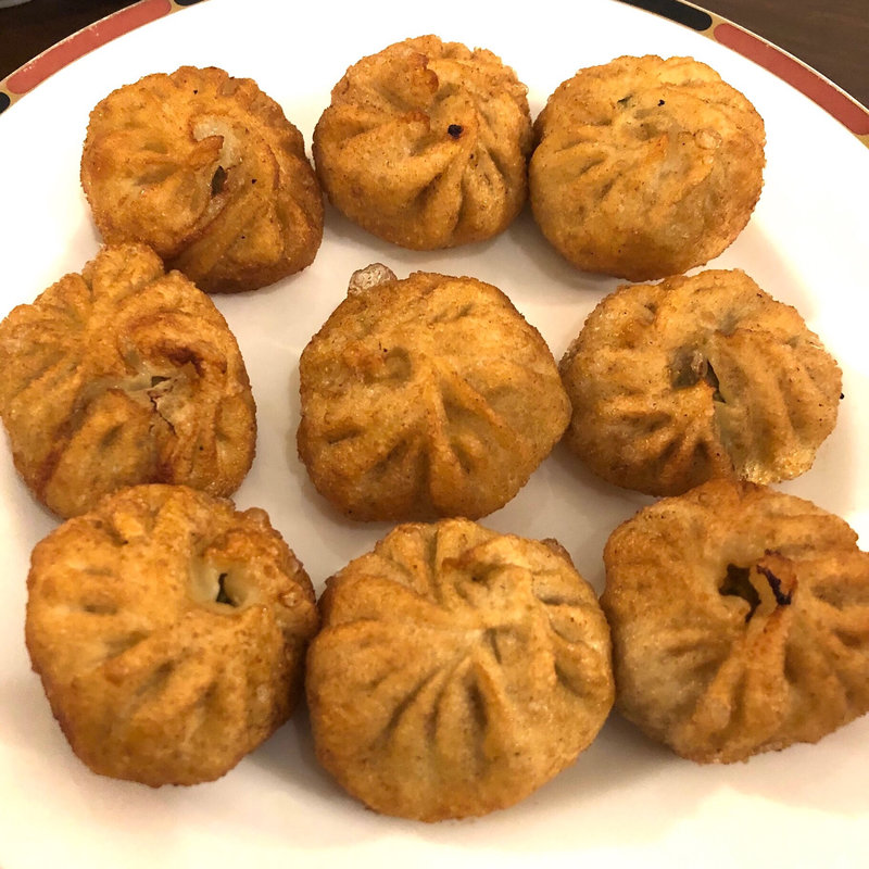 揚げモモ （ネパール風揚げ餃子）(N e p a l i C h u l o (ネパーリチュロ))