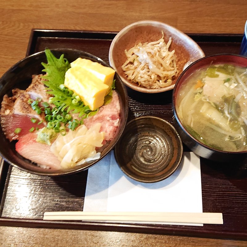 かつお・ねぎとろ丼(なお八)