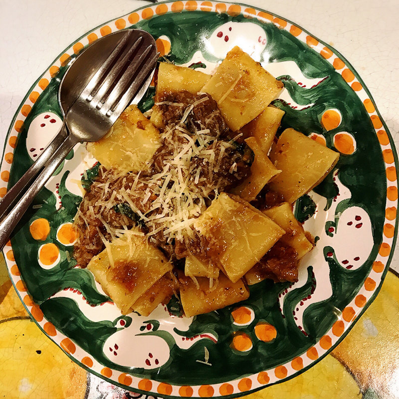 牛スネ肉とマニケのショートパスタ(ポリポ)