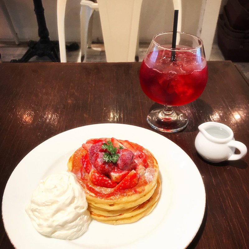 ストロベリーミルク＋ピーチガーデン(MELANGE De SHUHARI Bistrot&Cafe （メランジュドゥシュハリビストロアンドカフェ）)