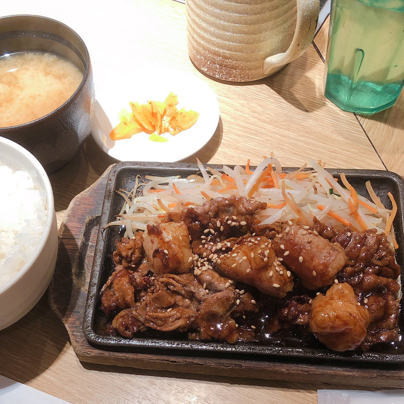 丸腸 & 牛カルビ定食(天神ホルモン ヨドバシ梅田店 )