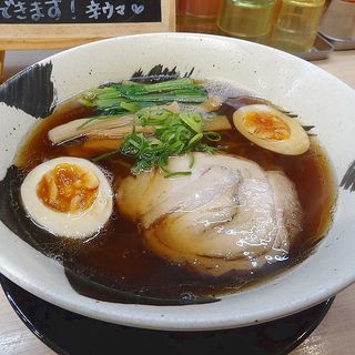 醤油ラーメン味玉入り(麺や暁 平島店)