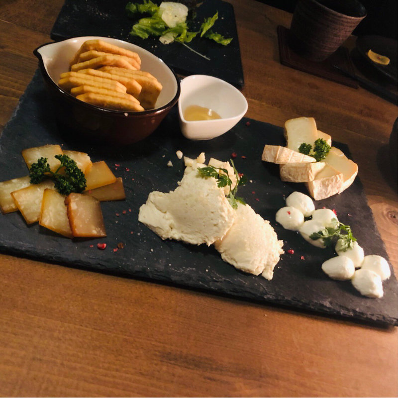 燻製チーズ盛り合わせ(三軒茶屋 燻製201号室)