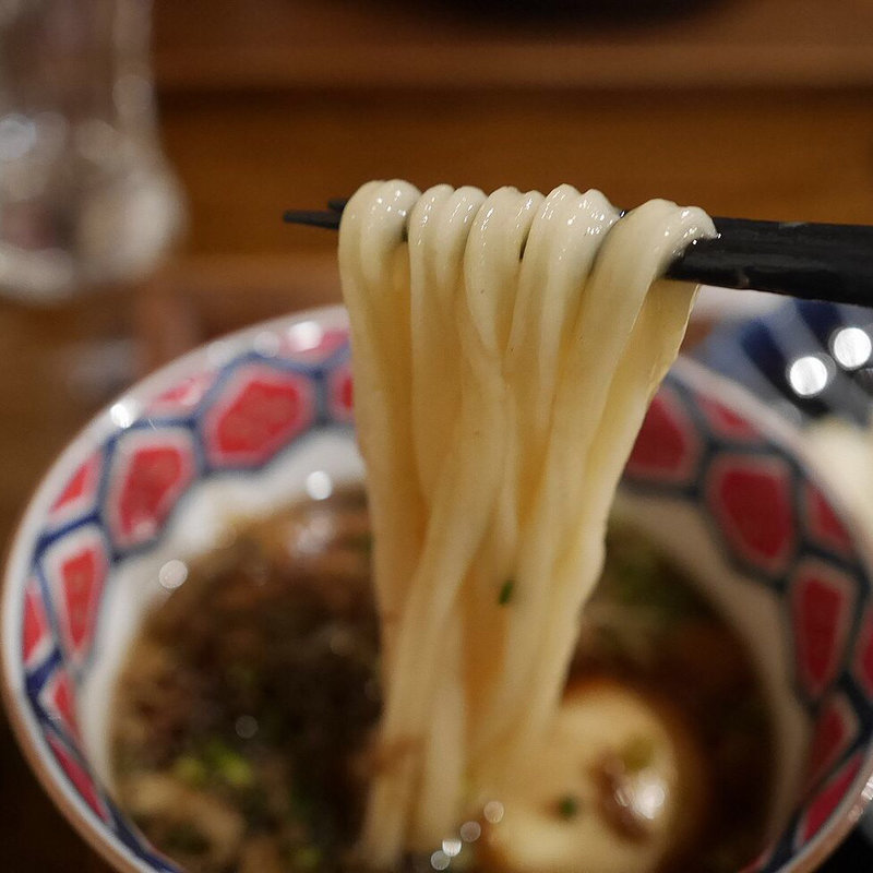 とろ〜り豚角煮と玉子のつけ麺(つけウドン専門ト酒ト料理 花雷 烏丸店)
