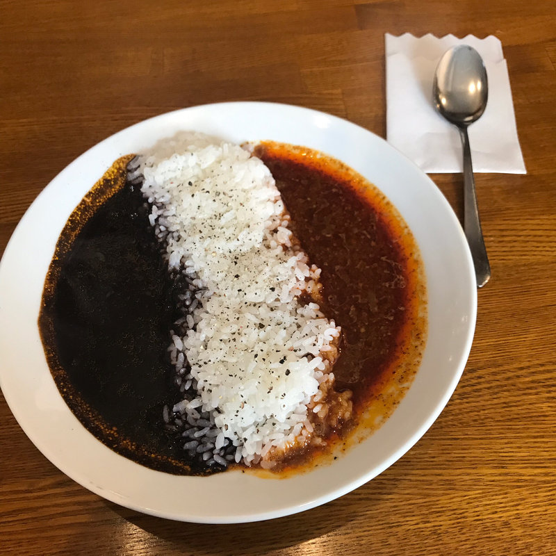 あいがけカレー(赤と黒)