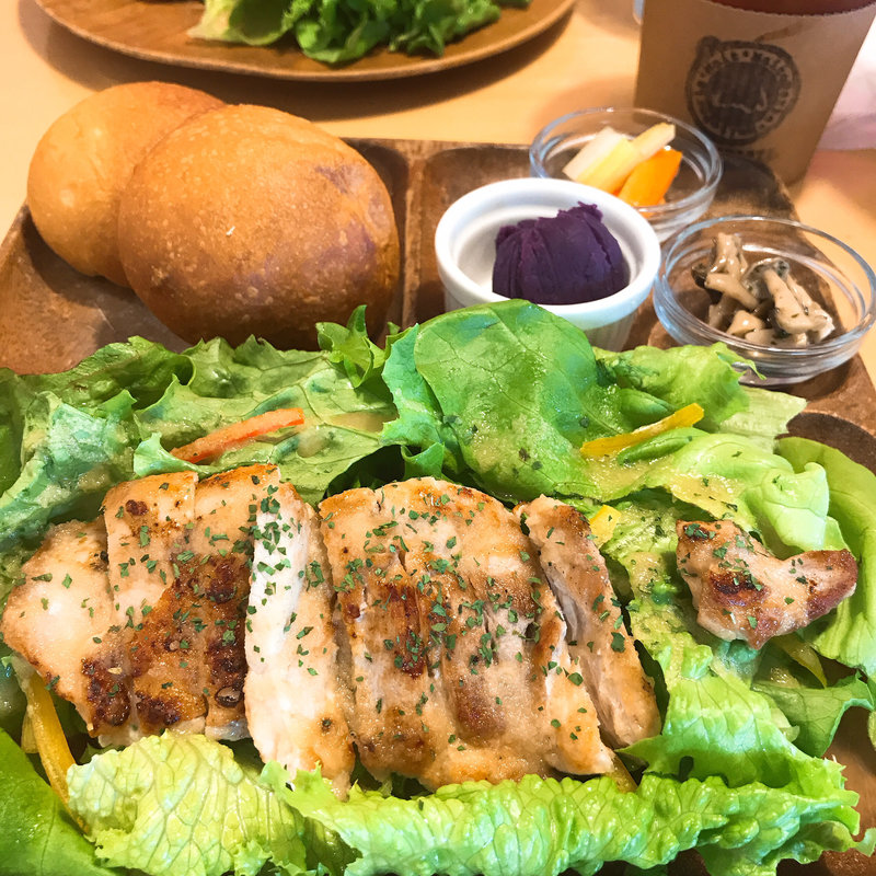 Mパン サラダプレート(ランチタイムはコンソメスープ付き)(マイトパルタ )