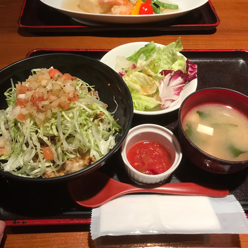 和風タコライス丼(隠れが酒房 はんぞう)