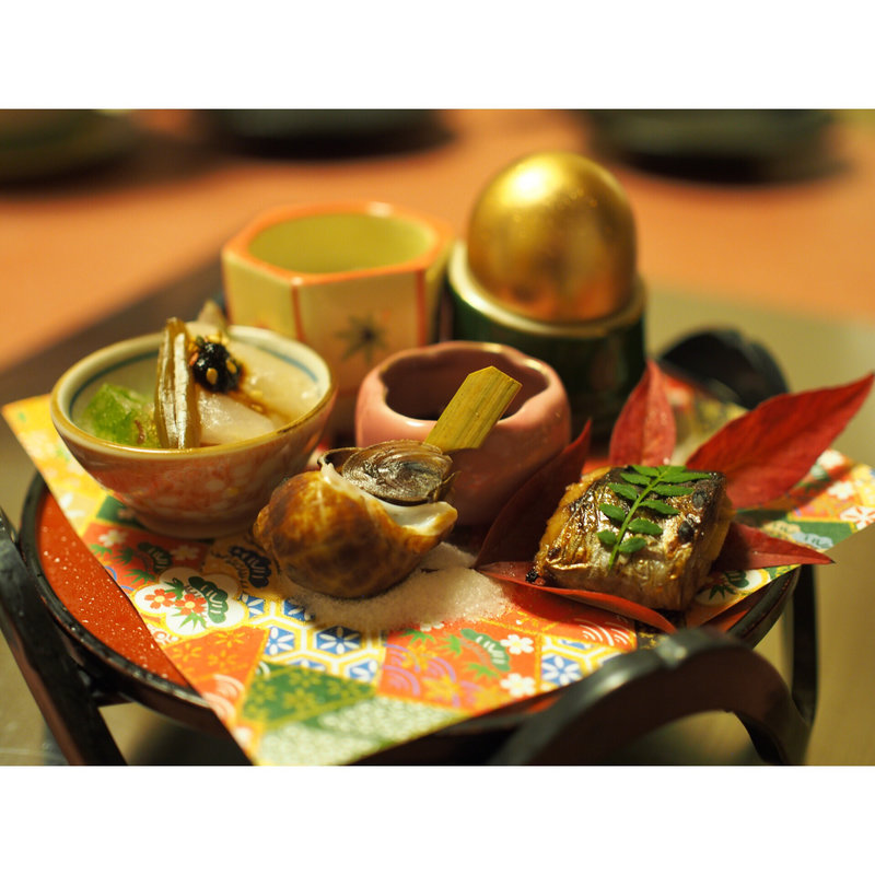 季節の前菜5種盛り (ロッシーニ風ふぐ懐石、八寸)(泳ぎいか・ふぐ・いわし・大阪懐石料理・遊食遊膳 笹庵 （ささあん）)