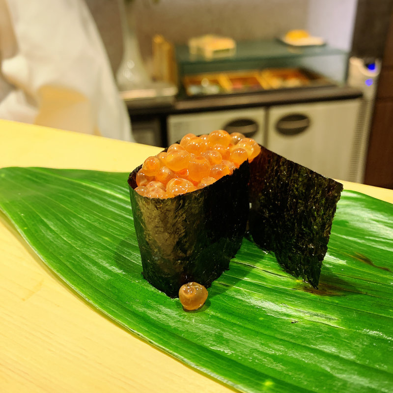 いくら軍艦(すし いちかん)