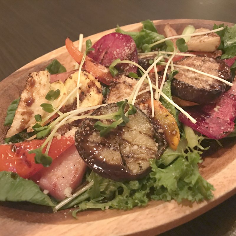 グリル有機野菜のサラダ(EuropeanBar Kuru)