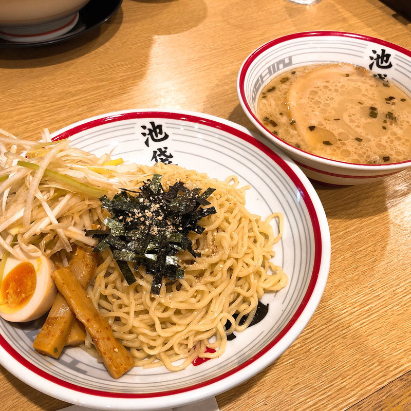 東京豚骨　つけ麺(屯ちん 新宿店 （とんちん）)