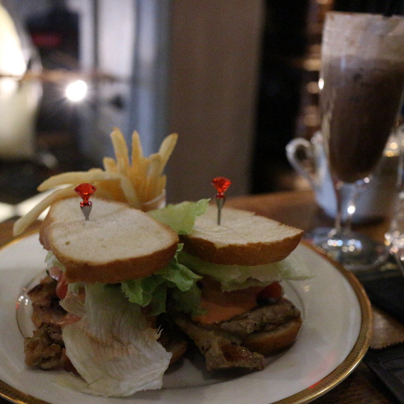 BLTサンドウィッチ(CHAMBER OF  RAVEN)