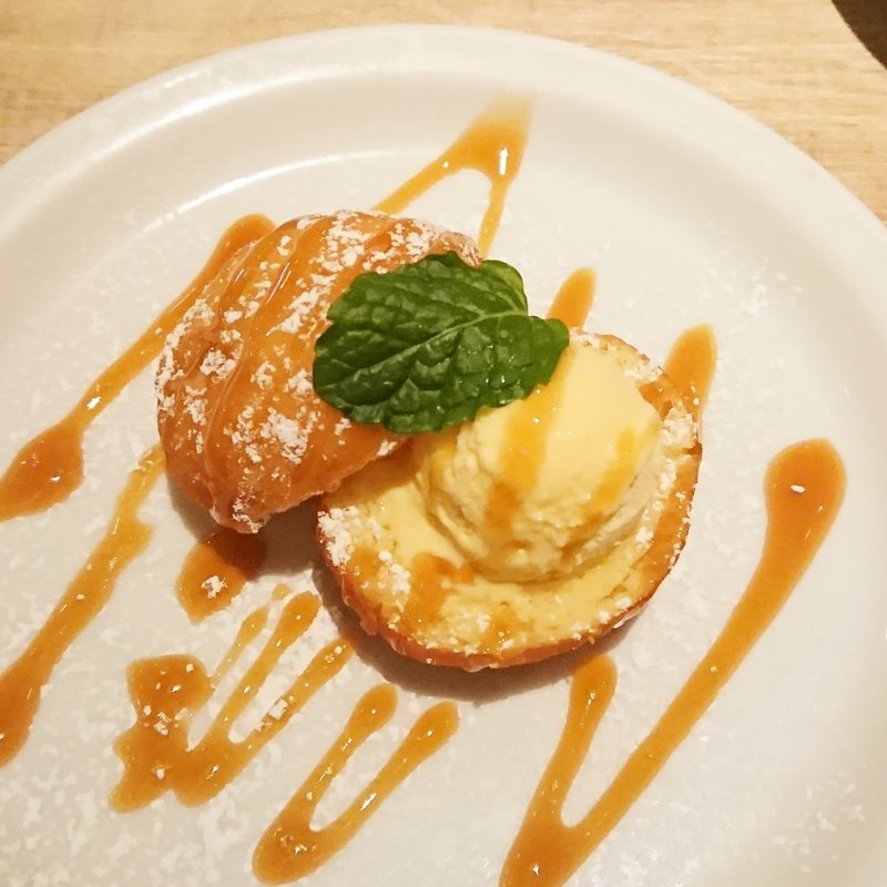 マラサダ キャラメル&バニラ(モアナキッチンカフェ 有楽町イトシア店)