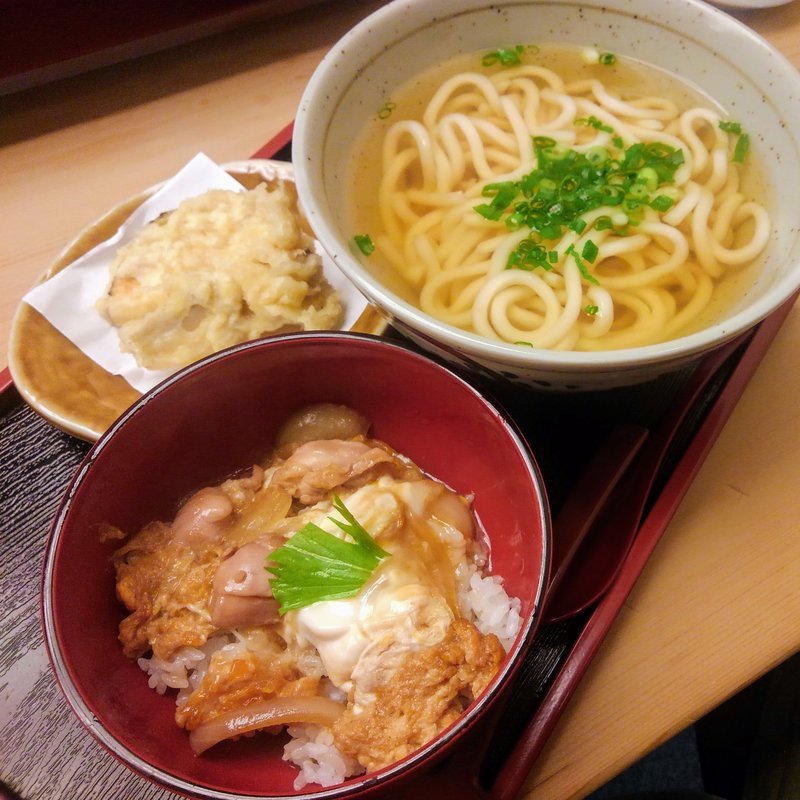 ひな玉うどん＆親子丼　天ぷら付(斉藤うどん店　平泉)