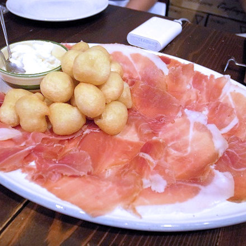 コッコリ・生ハム・ストラッキーノ(ダ ペピ)