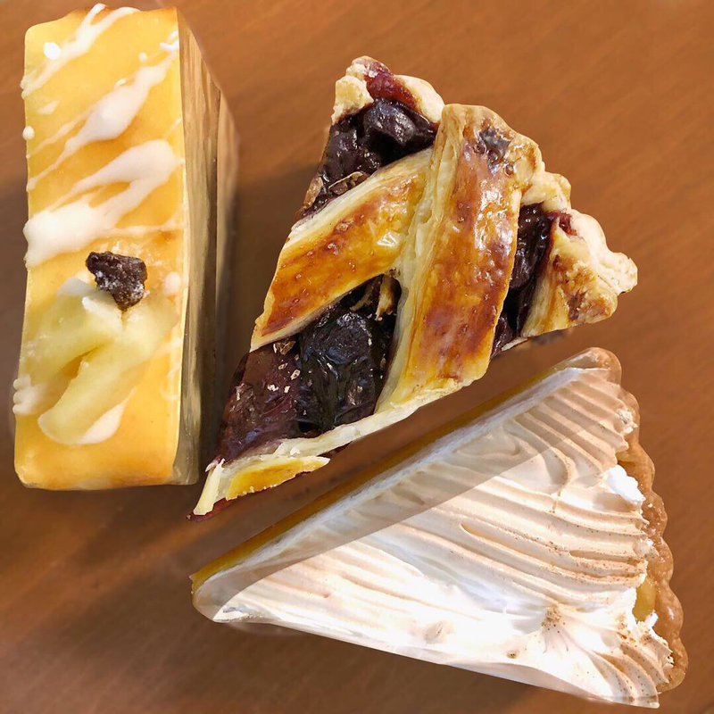 チーズケーキ&チェリーパイ&レモンパイ(PINE FIELDS MARKET)