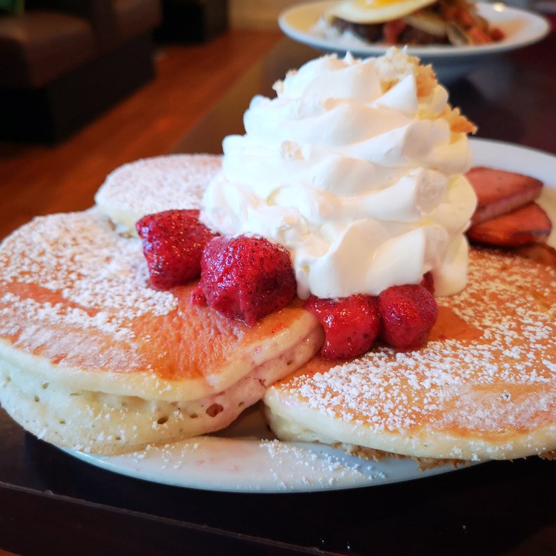 ストロベリー・ホイップ・パンケーキ(Eggs 'n Things Ala Moana)