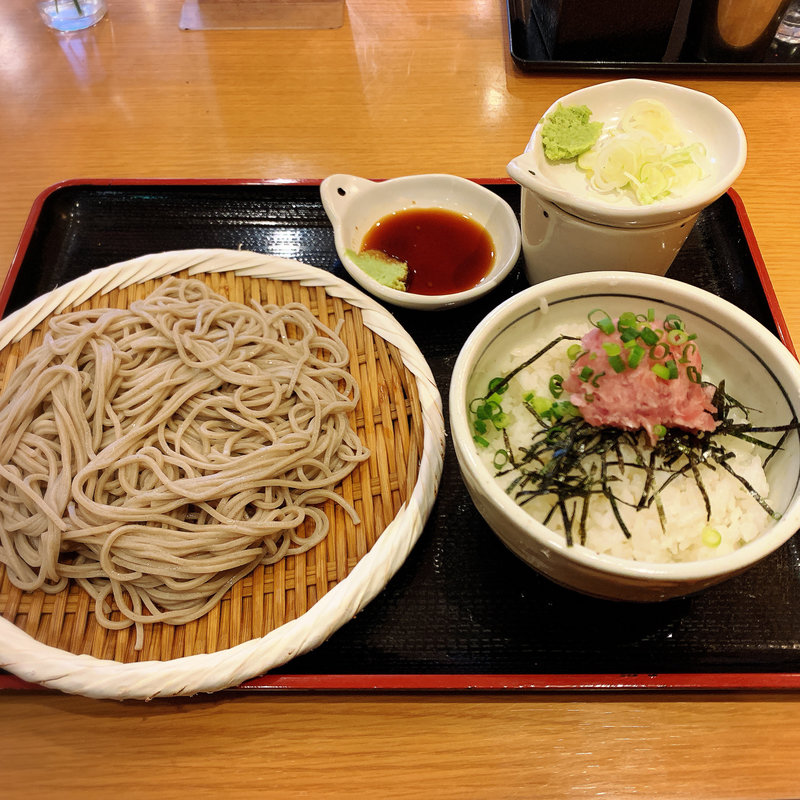 まぐろのたたき丼（小）とそば(しぶそば 長津田店)