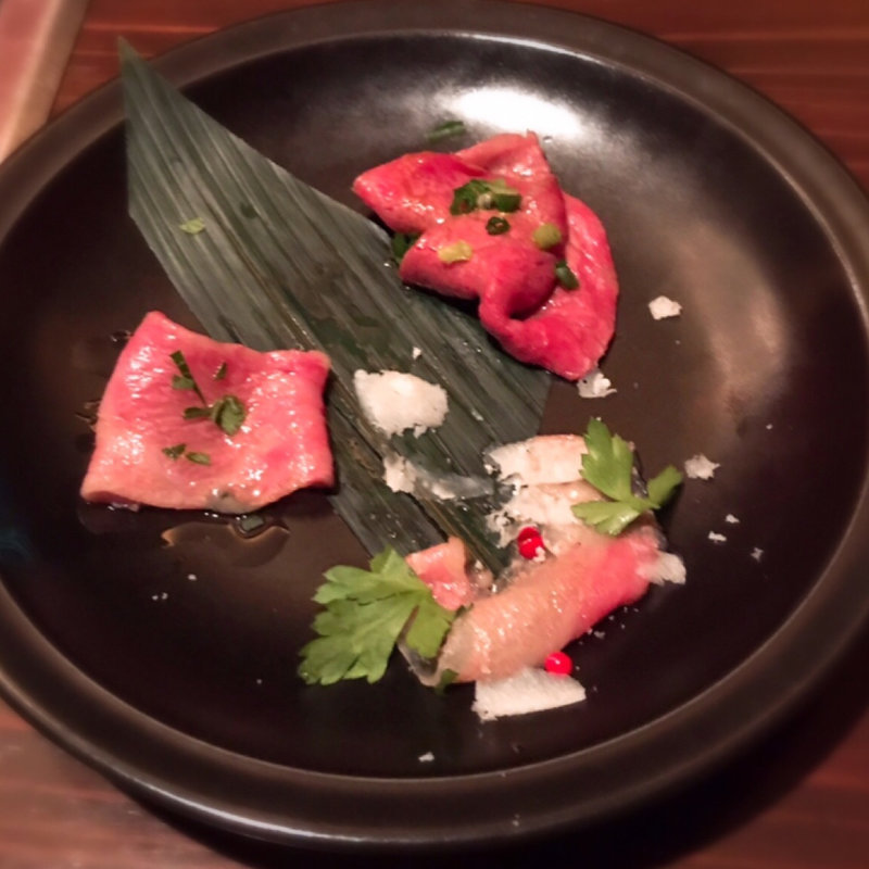 炙り牛刺し3種(フォーコ )