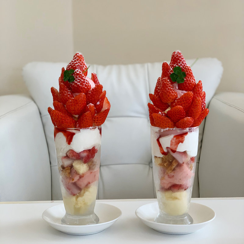 いちごのスペシャルタワーパフェ(koi cafe （コイカフェ）)