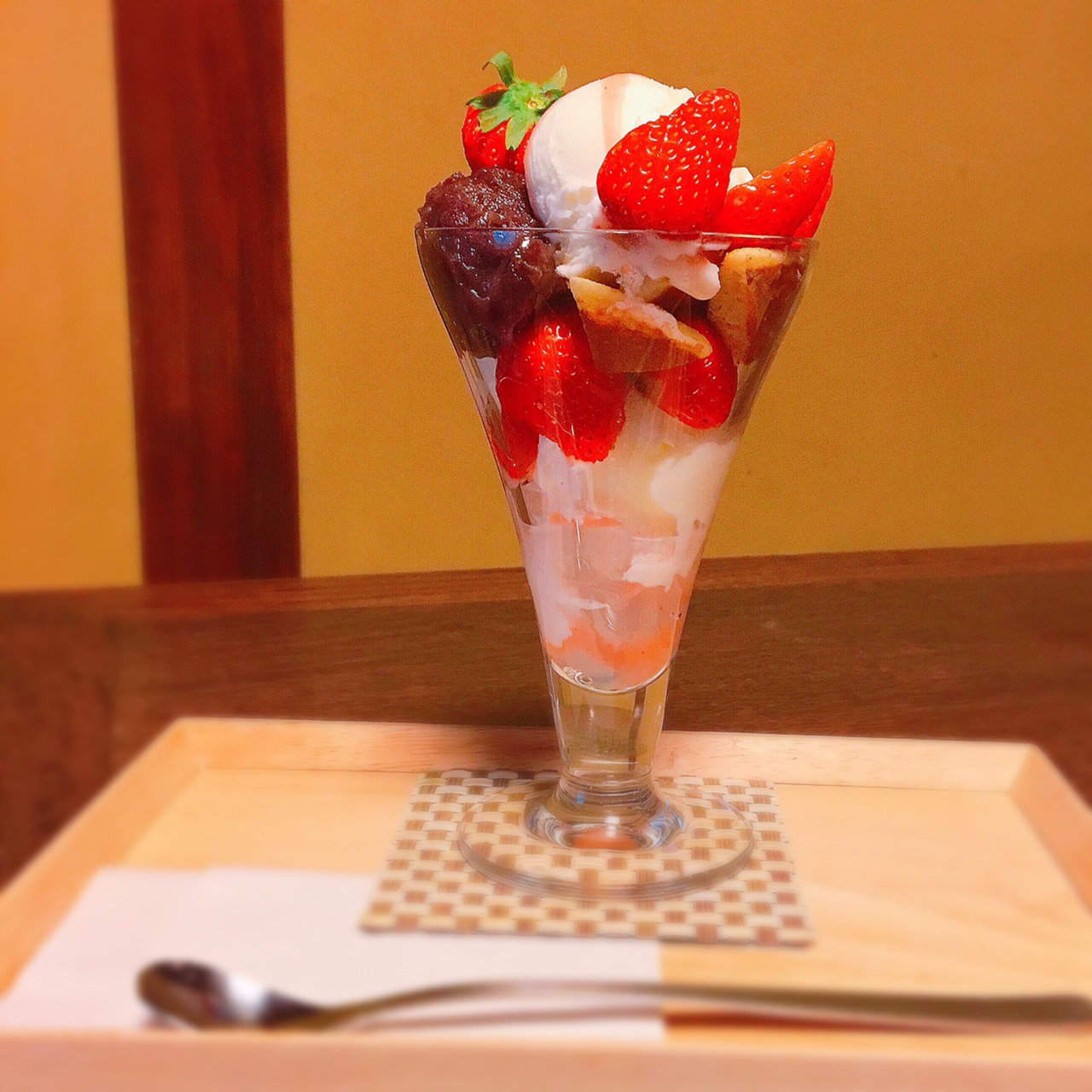 いちごパフェ(みやけ 旧鴻池邸表屋)の口コミ一覧 | No.1のメニューが