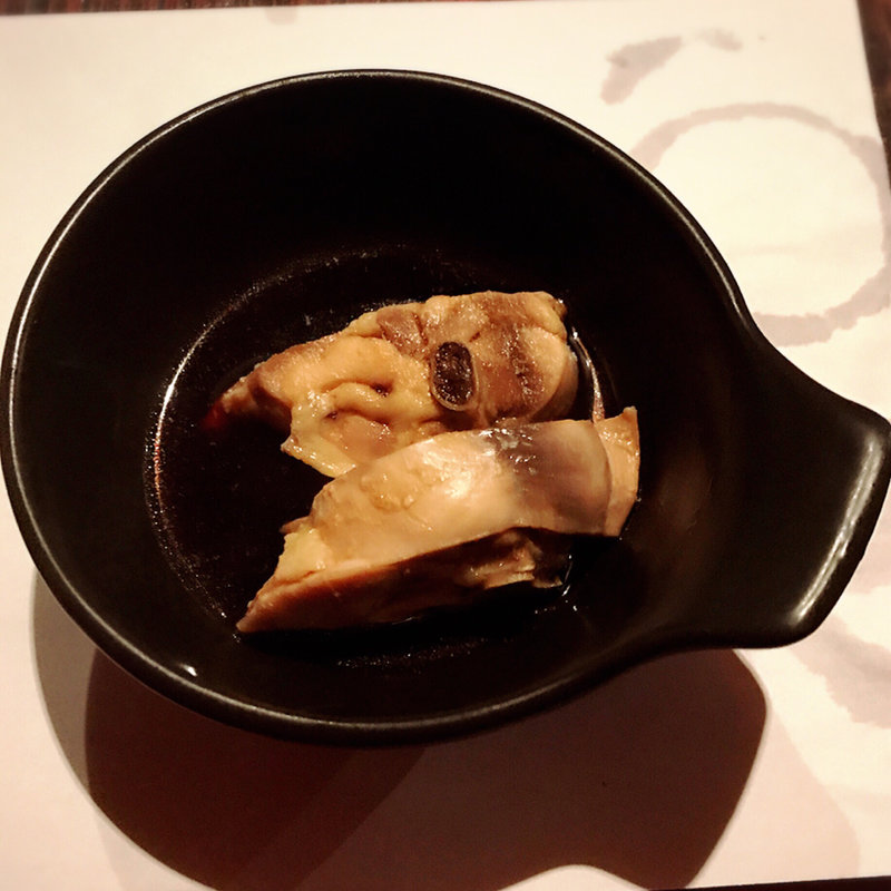 地鶏の骨付きもも肉(花山葵 （はなわさび）)