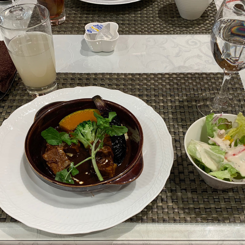 黒毛和牛バラ肉のシチュー パン／ライス、サラダ付き(洋食 銀サロン(ギンサロン))