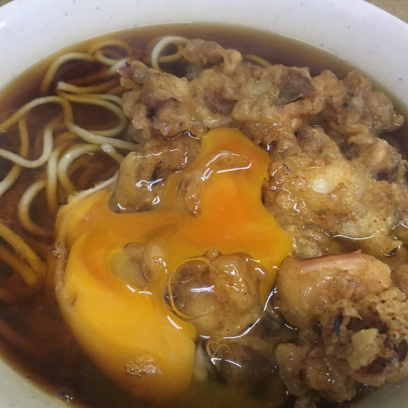 げそ天そば、生卵(一由そば )