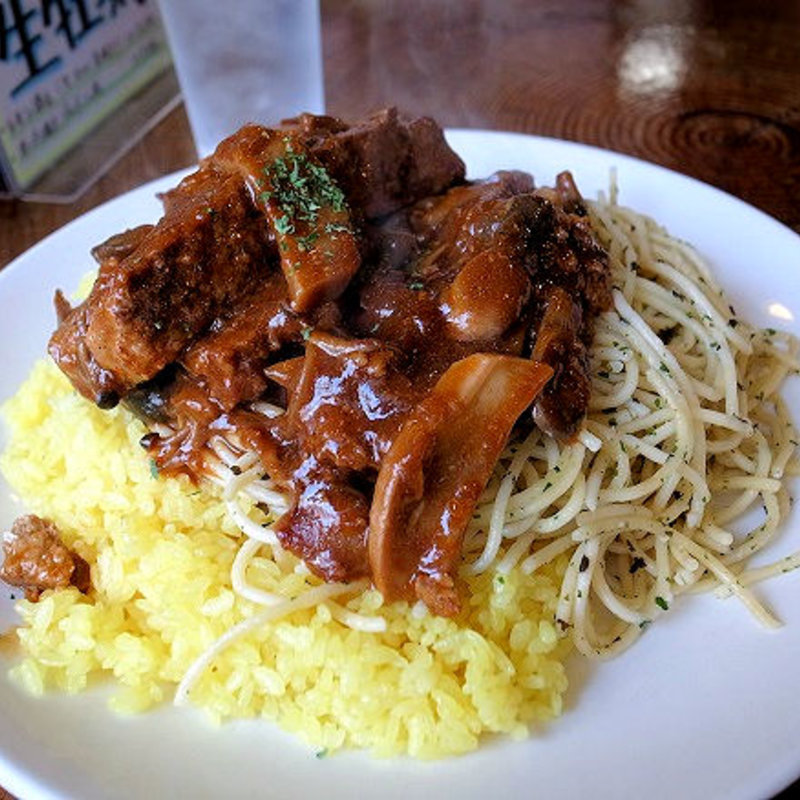 特製ミートローフ、バターライスとスパゲティ添え(ラ・タベルナ )