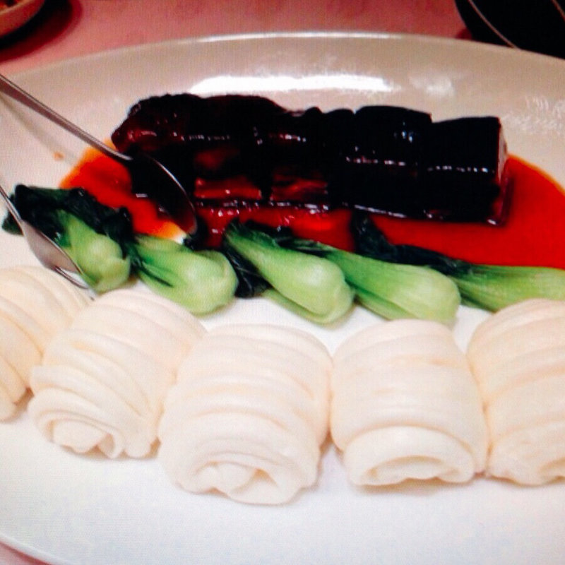 豚バラの角煮 花巻(蒸しパン)添え(北京料理桂蘭 )