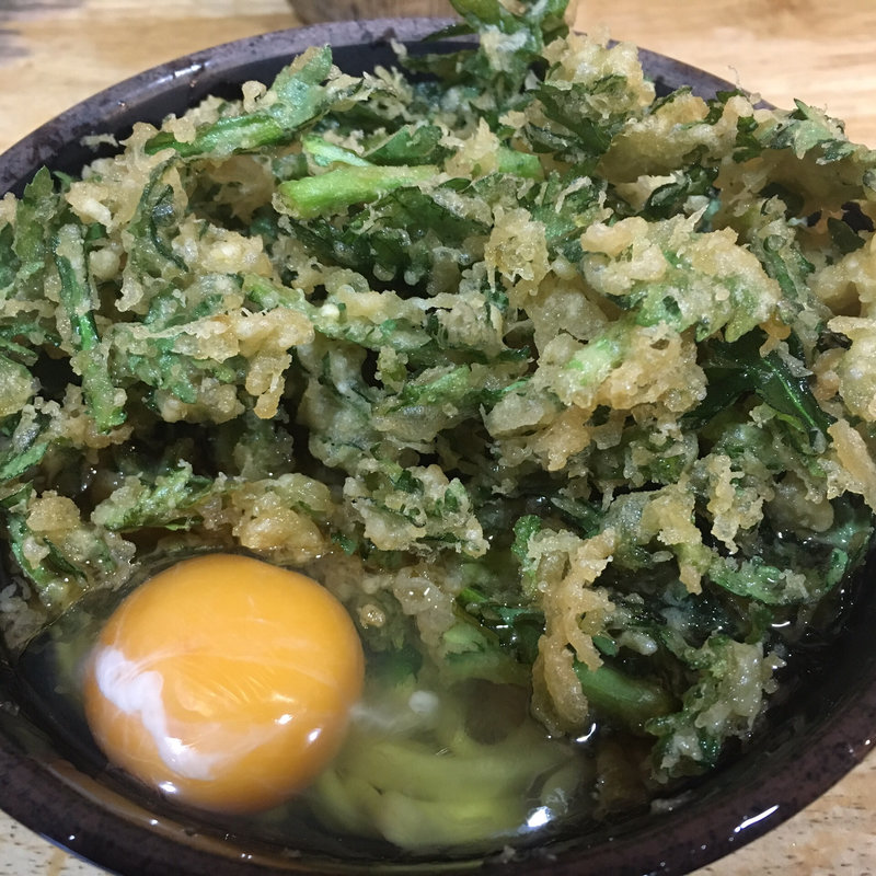 春菊天ひもかわうどん、生卵(とんがらし )