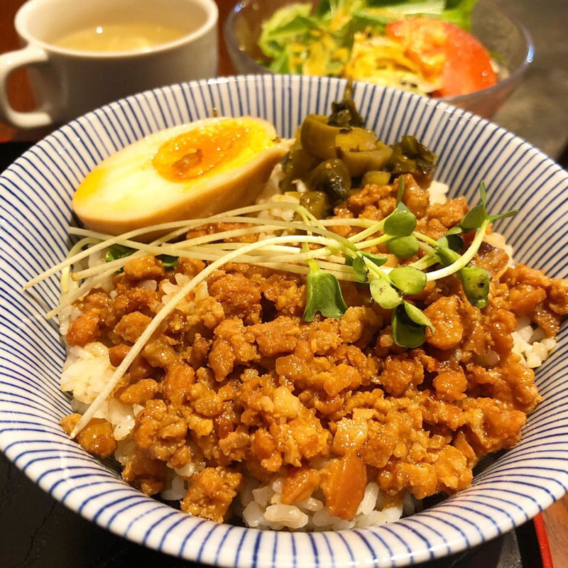 魯肉飯(媽媽菜館 六花 )