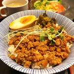 魯肉飯(媽媽菜館 六花 )