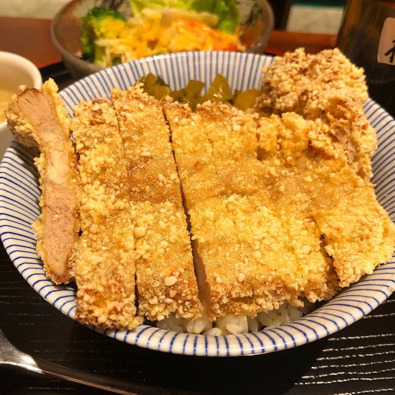 排骨飯(媽媽菜館 六花 )