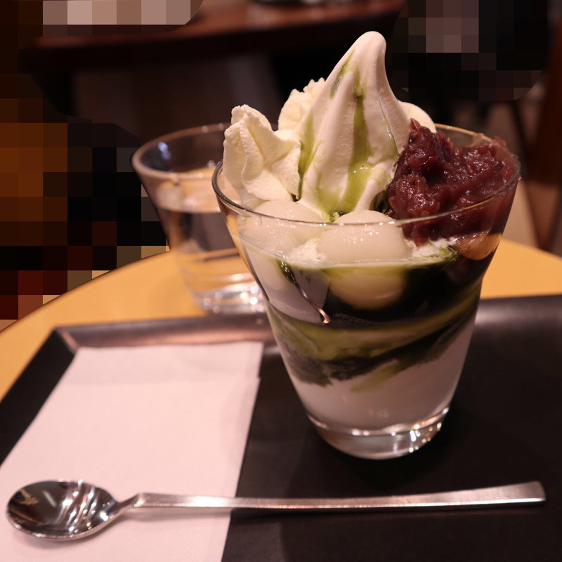 十勝あずきの抹茶パフェ(町村農場 大通公園)