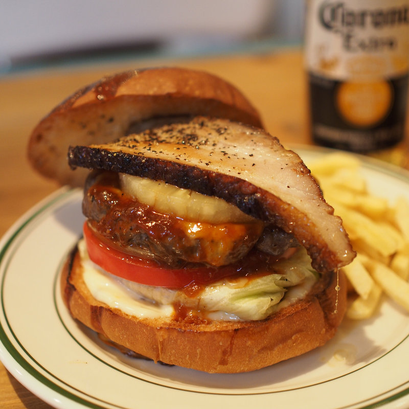 パインチーズベーコンバーガー(S.B.DINER-KOBE)