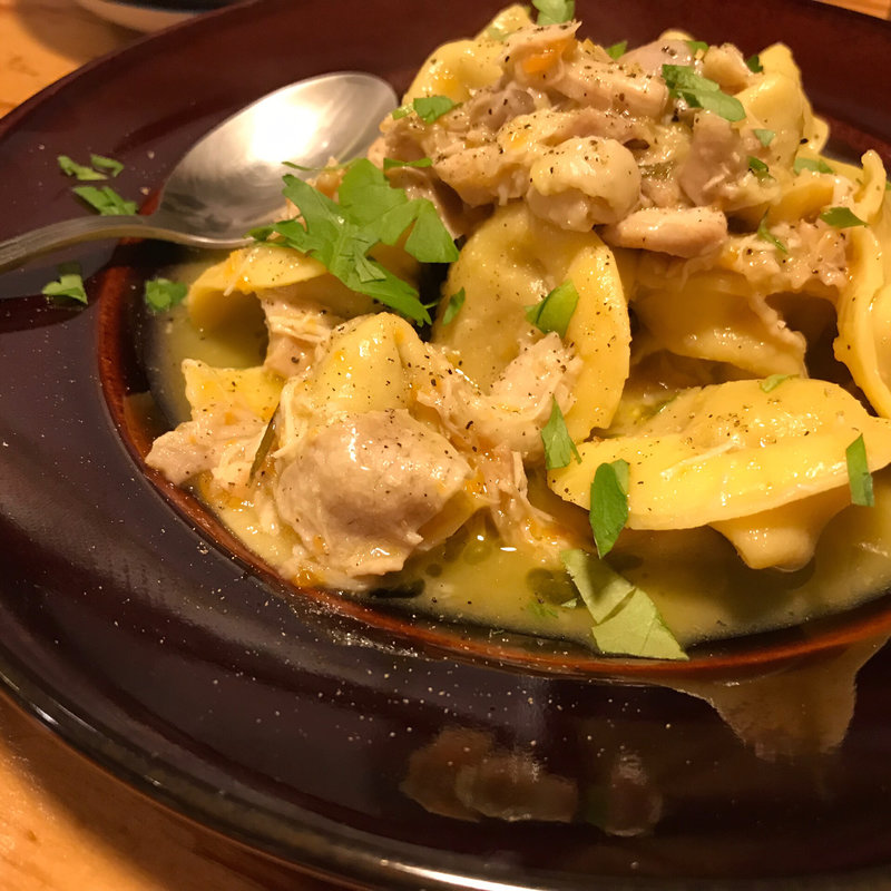 きのことリコッタを詰めたカペレッティ鶏ラグーソース(アリアーレ)