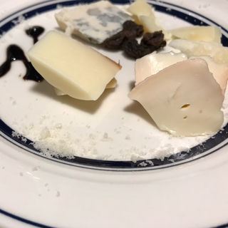 チーズの盛り合わせ(アリアーレ)