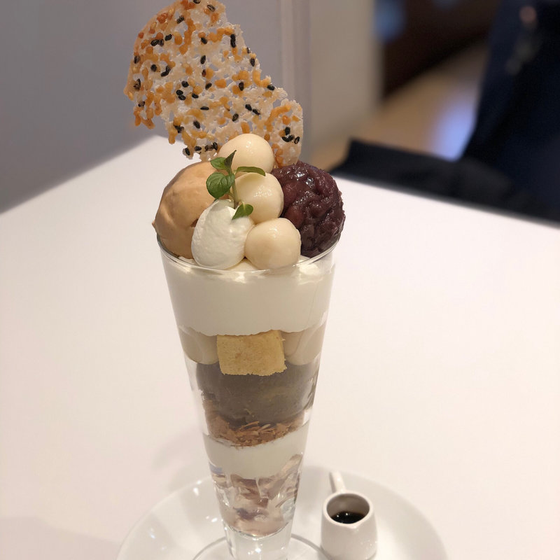 黒蜜きなことほうじ茶の白玉パフェ(Eat and Smile)