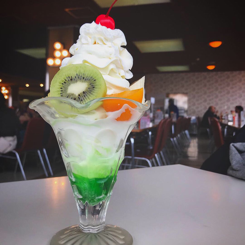 フルーツパフェ(マルカンビル大食堂)