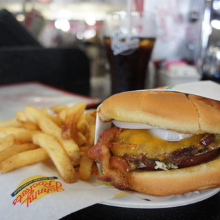JR Cola BBQ Bacon Cheeseburger(JOHNNY ROCKETS Santa Monica)