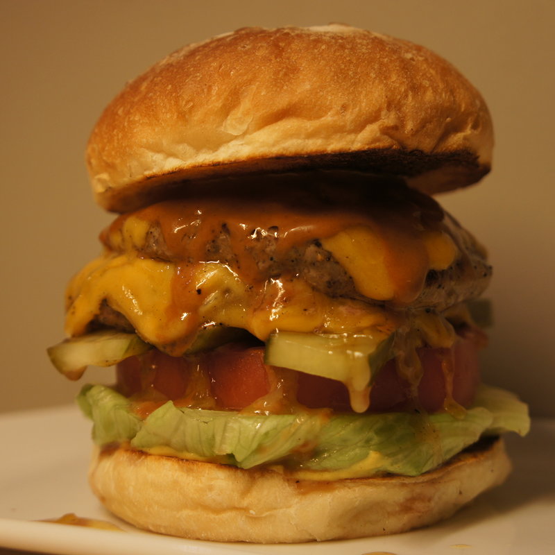 E・A・T 100%ビーフバーガー(E・A・T （イーエーティー）)