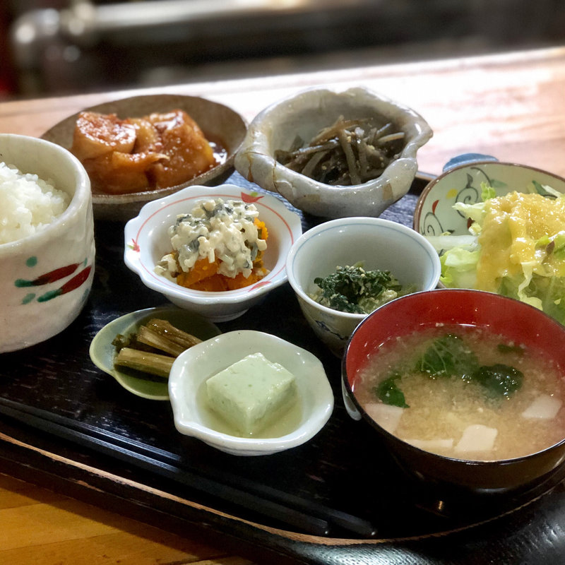 お城ご馳走小鉢御膳(お城の坂道 )