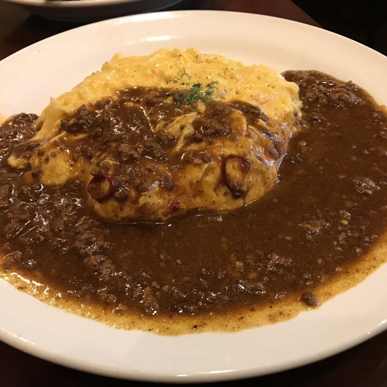 オムライス（キーマカレーソース）(ザ・ローズ＆クラウン 神田店