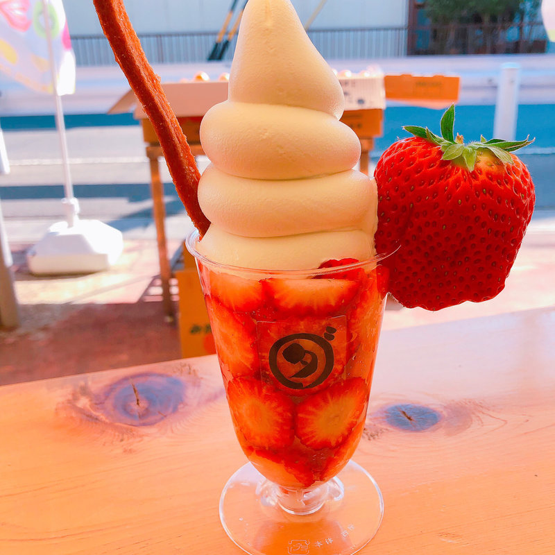 いちごパフェ(ダイワスーパー)