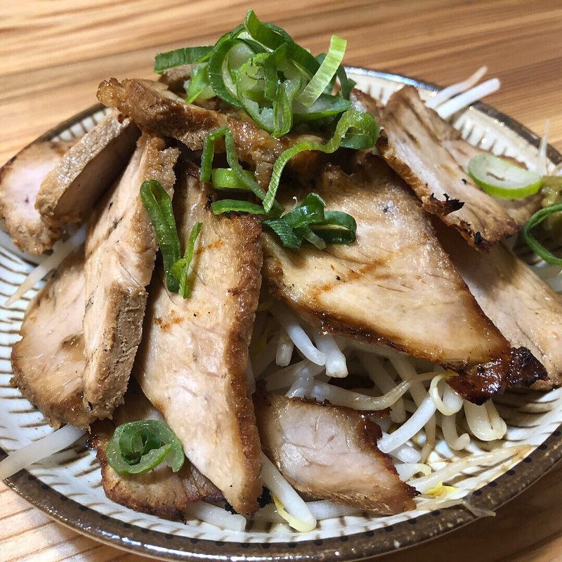 炙りチャーシュー盛り(福間ラーメン ろくでなし 新宮店)