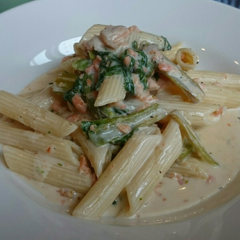 スモークサーモンと菜の花のショートパスタ(trattoria siva)