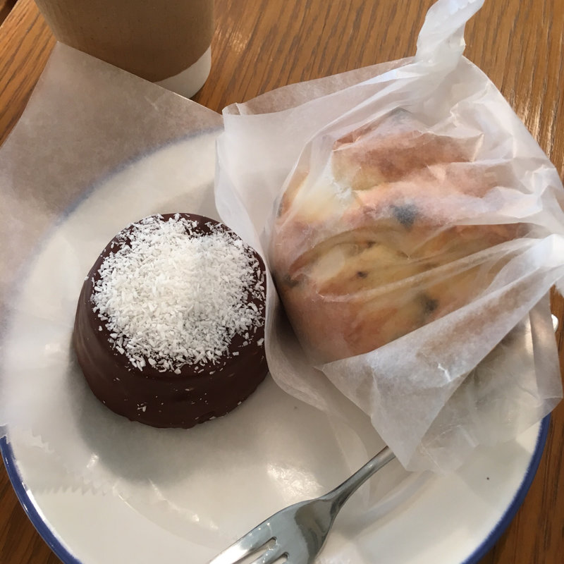 スコーンとチョコチーズケーキ(グッディ・フォーユー・六本木 （goodday for you Roppongi）)