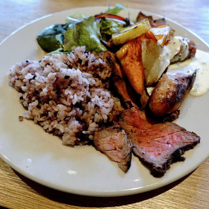 和牛ローストビーフ&ソーセージ&無農薬野菜のプレート(ikedaya BBQ style )