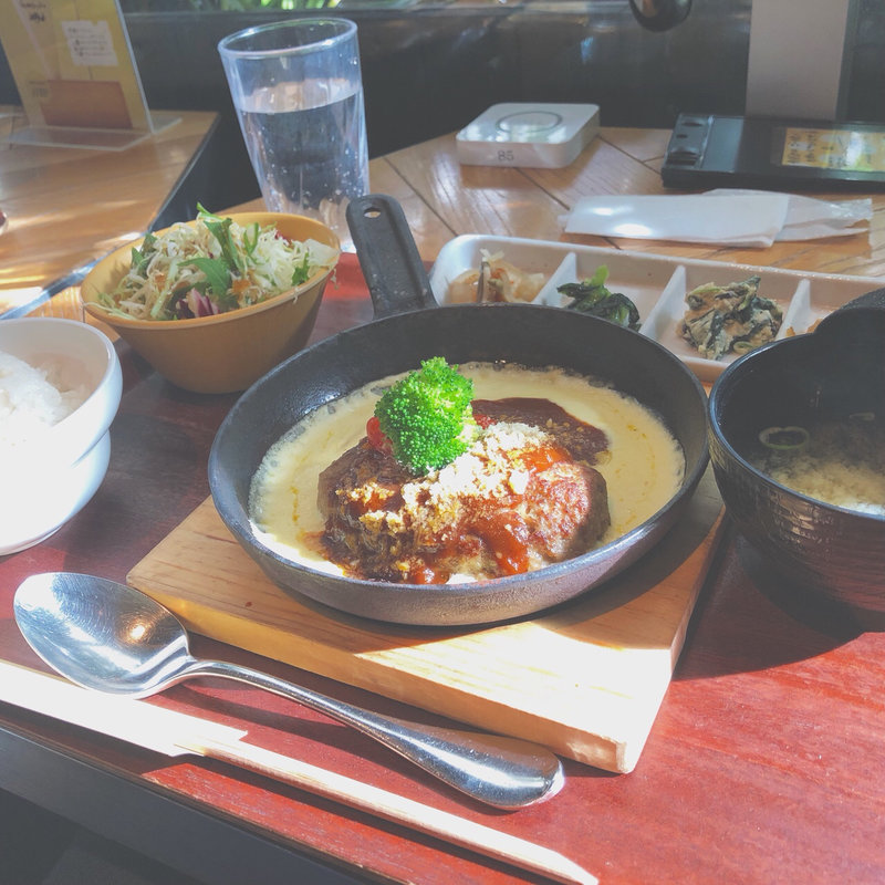 ラクレットチーズがけハンバーグ(ジャンブーカ （Jambuka）)